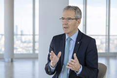 CEO Hartwig Löger in Interviewsituation