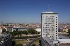 Ringturm mit Donaukanal