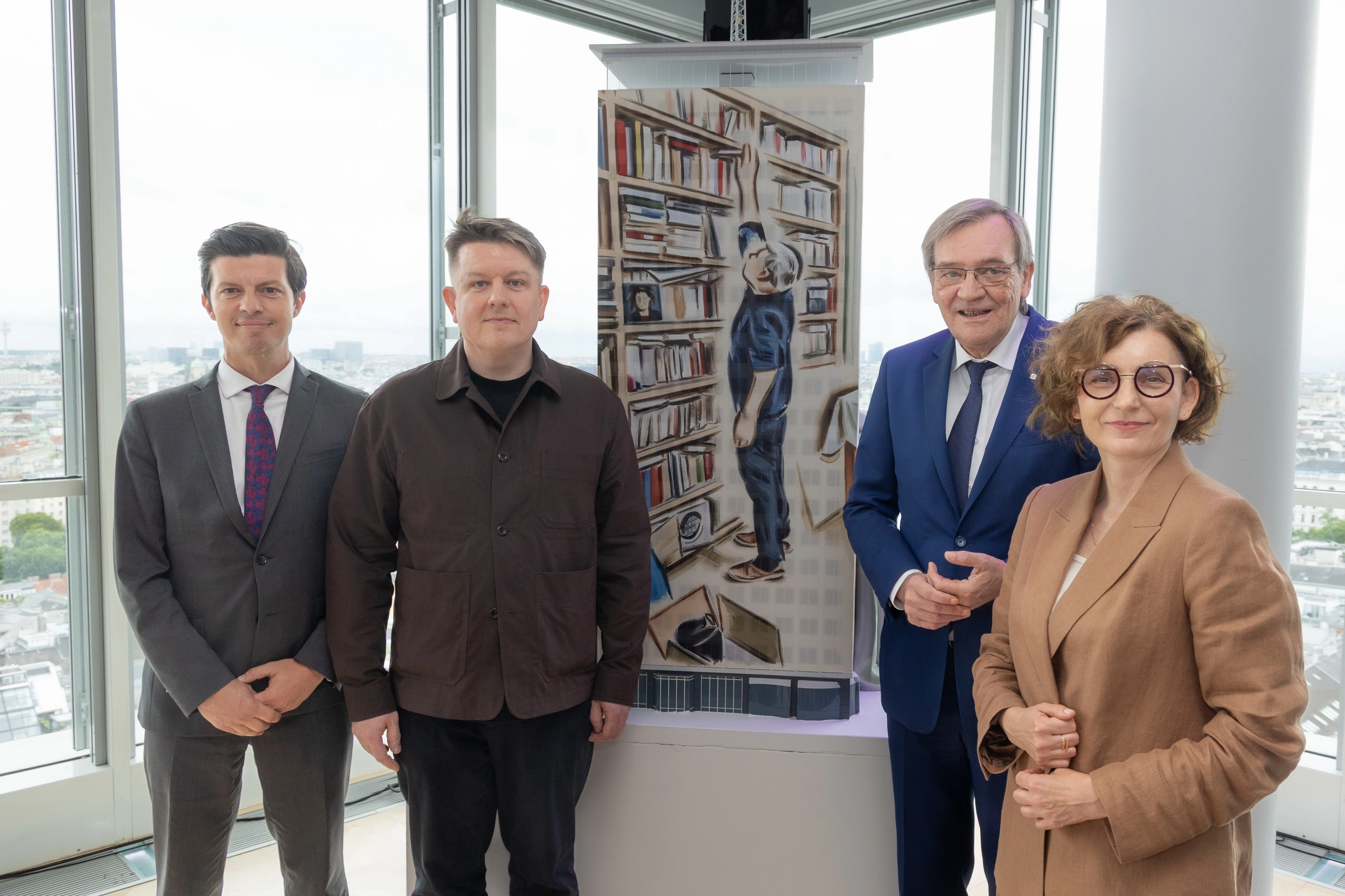 Von links nach rechts: Thomas Zehetner (Botschafter und außenpolitischer Berater des Vizekanzlers im österreichischen Bundesministerium für Wohnbau, Kunst, Kultur, Medien und Sport), der Künstler Marcin Maciejowski, Robert Lasshofer (Vorstandsvorsitzender des Wiener Städtischen Versicherungsvereins) und Jolanta Miśkowiec, Direktorin des Polnischen Instituts in Wien.