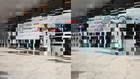 VIG HV 2025 Eingang Wiener Stadthalle Branding "Vienna Insurance Group Hauptversammlung 2025"