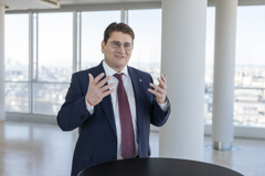 Deputy CEO Peter Höfinger in Interviewsituation
