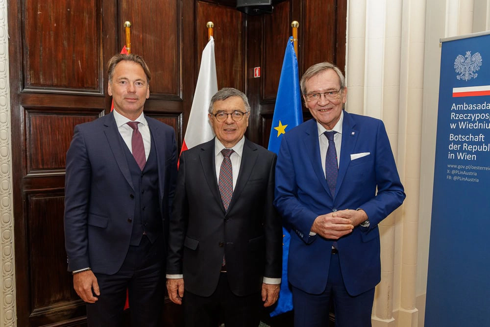 Von links nach rechts: Harald Riener (Vorstandsmitglied der VIG), Zenon Kosiniak-Kamysz and Robert Lasshofer (Vorstandsmitglied des Wiener Städtische Versicherungsverein Managing Board) in der Polnischen Botschaft in Wien