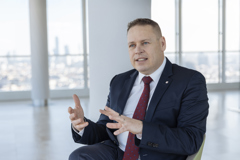 COO Gerhard Lahner in Interviewsituation